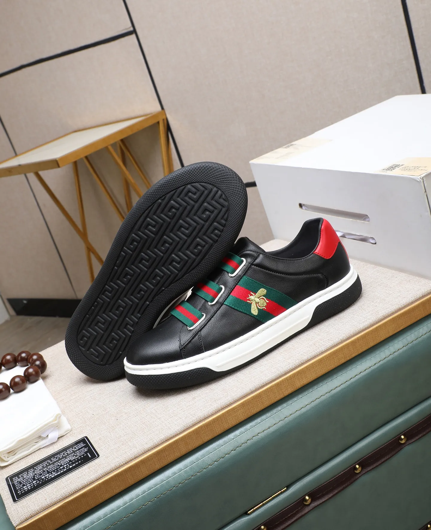 Men's shoes 💰480 GUCCI🔍🔍The latest models are available simultaneously at the counter. Original calfskin imported from Italy, genuine leather lining, (high-end, extravagant, and classy) with exquisite workmanship. Soles: Original soles specially provided by the original factory. ⚠Exclusive double-layer movable molded soles are super comfortable⚠. Photos of the real thing. 🎬The real thing is even better.